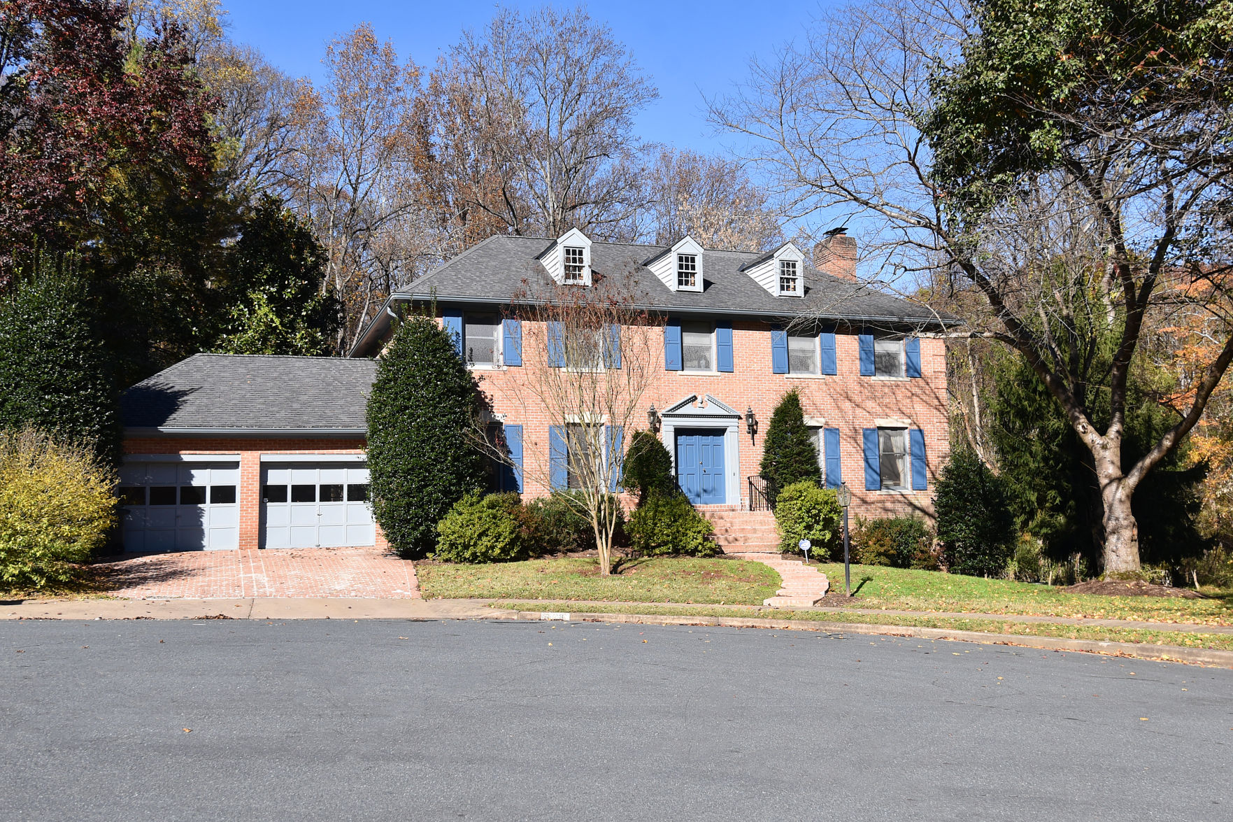 4148 N RoundHill Rd, Arlington, VA 22207